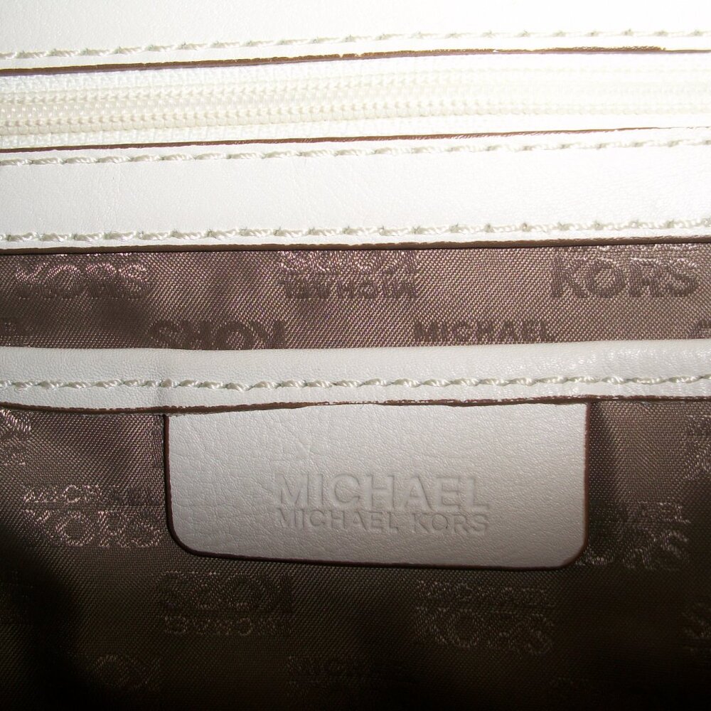 Michael Kors Vintage White Leather Shoulder Bag - Picture 13 of 16